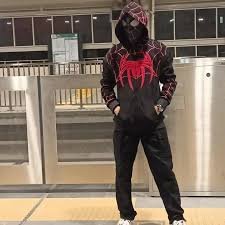 How the Spider Hoodie Blends Luxury and Streetwear Perfectly